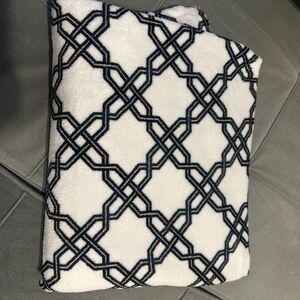 Geometric Patterned Throw Blanket
